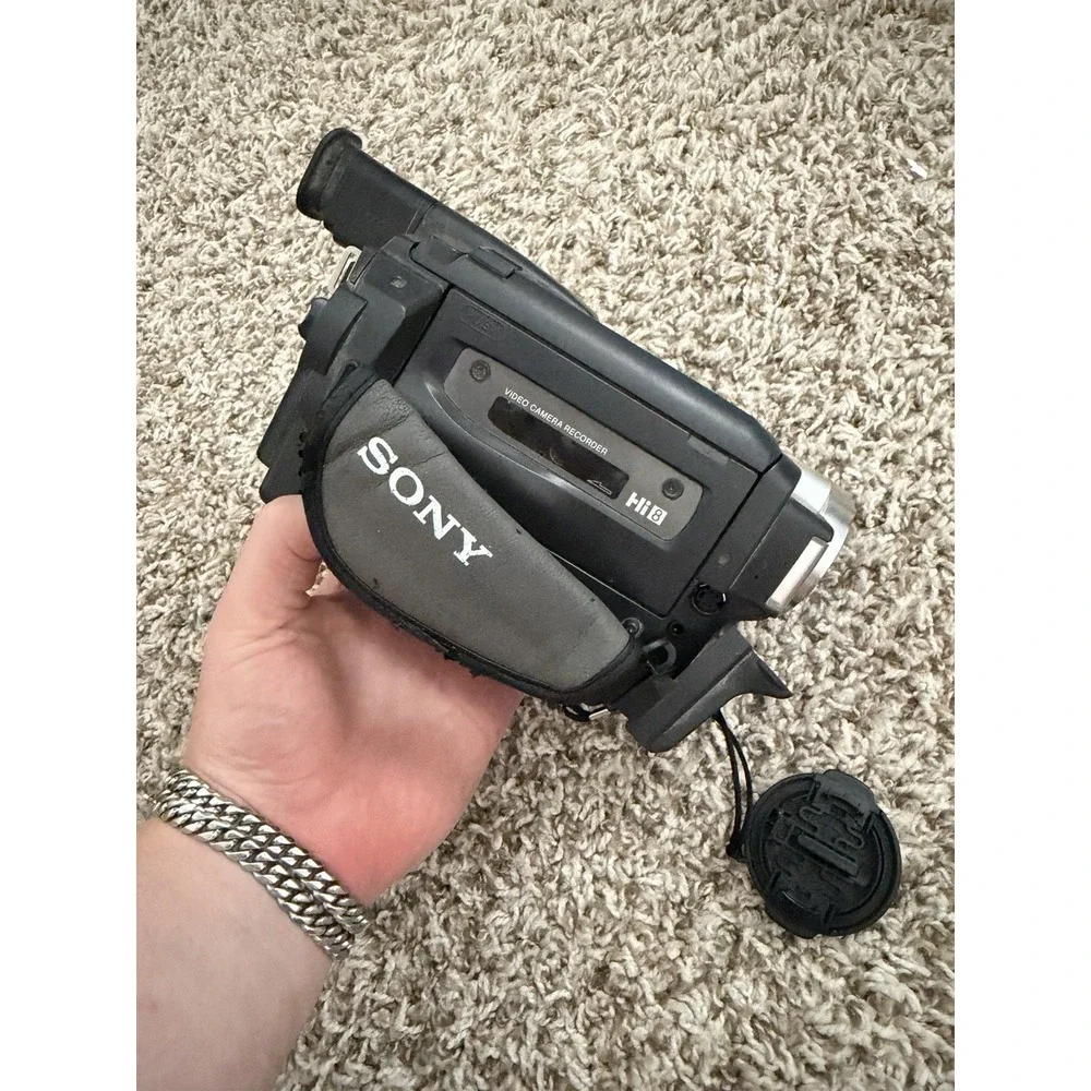Sony Handycam CCD-TRV68 Hi-8 Analog Camcorder w/ Charger + Case + Bundle TESTED